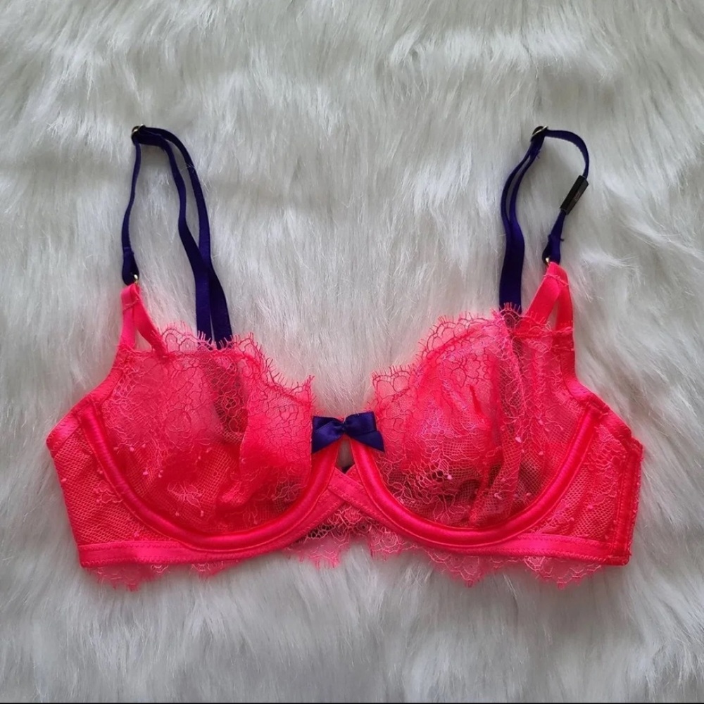 Victoria’s Secret very sexy unlined bra